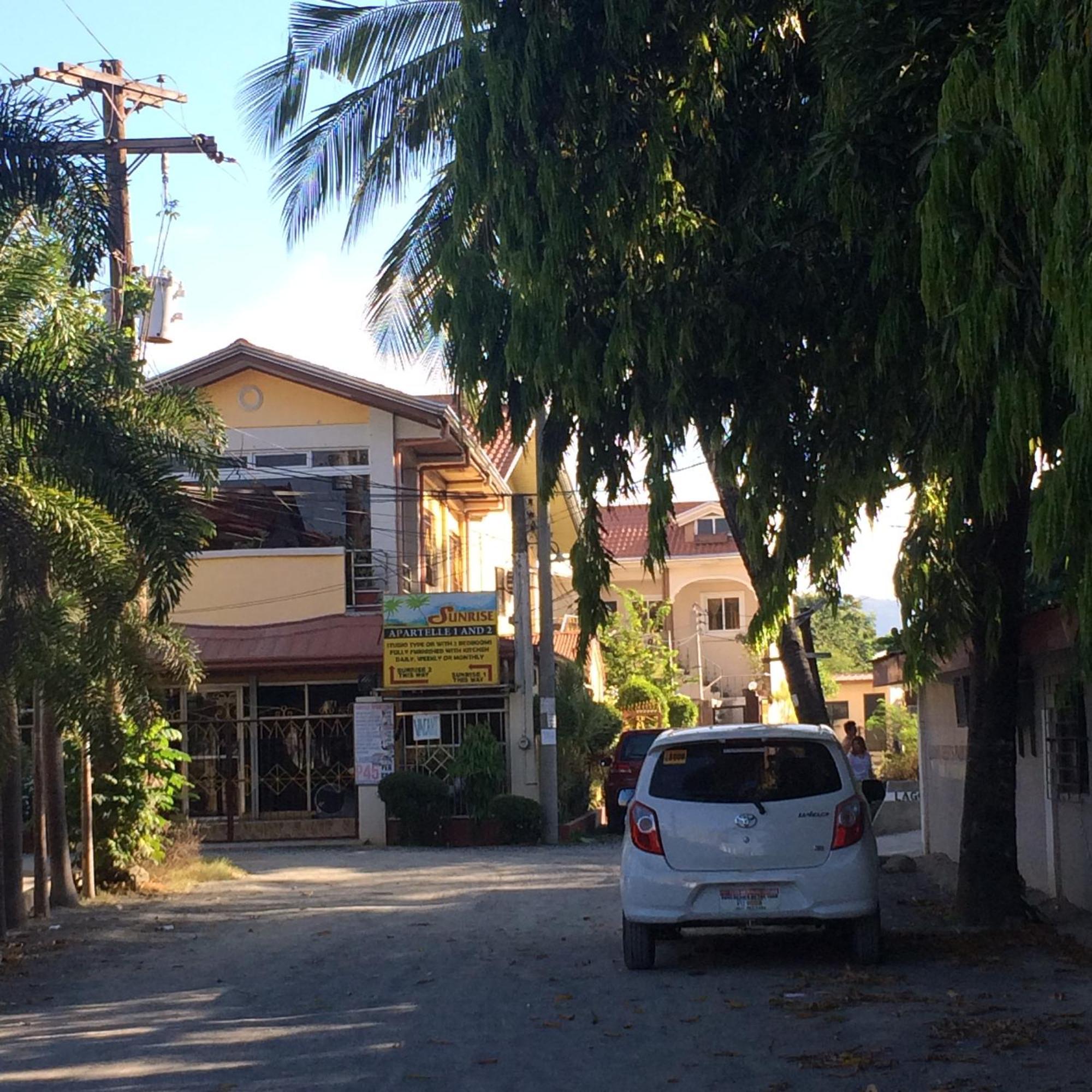 Sunrise Apartelle Olongapo Buitenkant foto